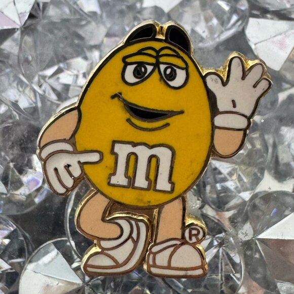M&m’s pin enamel yellow m&ms pins Gold Brooch vintage collector fan - Picture 1 of 2